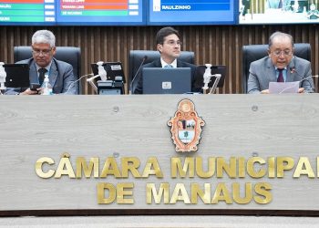 A proposta proíbe que animais permaneçam acorrentados em locais já mapeados pela Defesa Civil como áreas de risco. Foto: Cleuton Silva e Eder França/Dicom