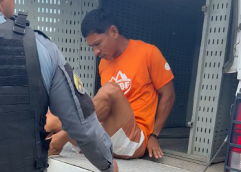 Ao perceber a aproximação da viatura, Jandenil tentou fugir correndo e adentrou uma residência. Foto: Reprodução