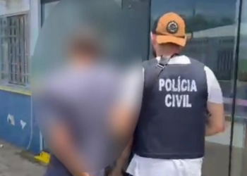 No local, o suspeito foi localizado e, com ele, um aparelho celular. Foto: Reprodução