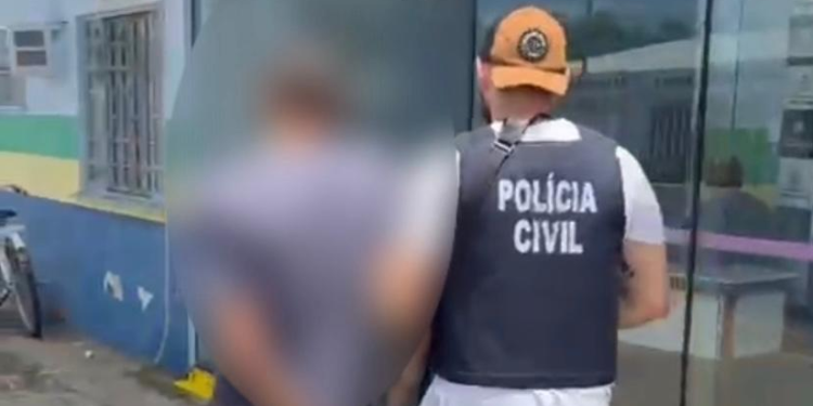 No local, o suspeito foi localizado e, com ele, um aparelho celular. Foto: Reprodução