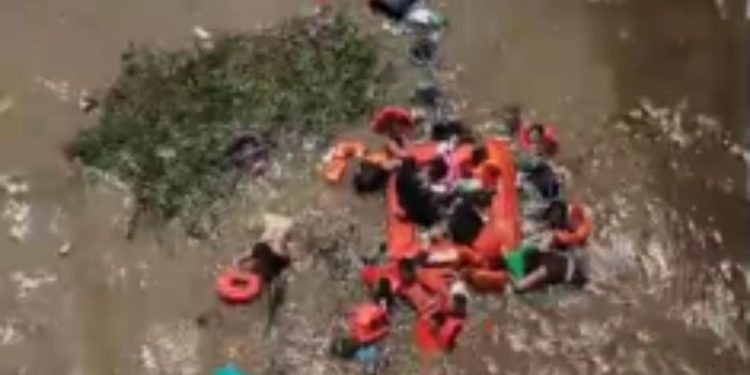 Naufrágio no Encontro das Águas: 71 resgatados e 7 seguem desaparecidos