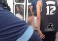 Veja: Mulher é arremessada para dentro de ônibus após c0lisão na zona leste de Manaus