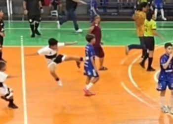 VÍDEO: Briga generalizada entre jovens atletas interrompe jogo do Amazonense Sub-12 em Manaus