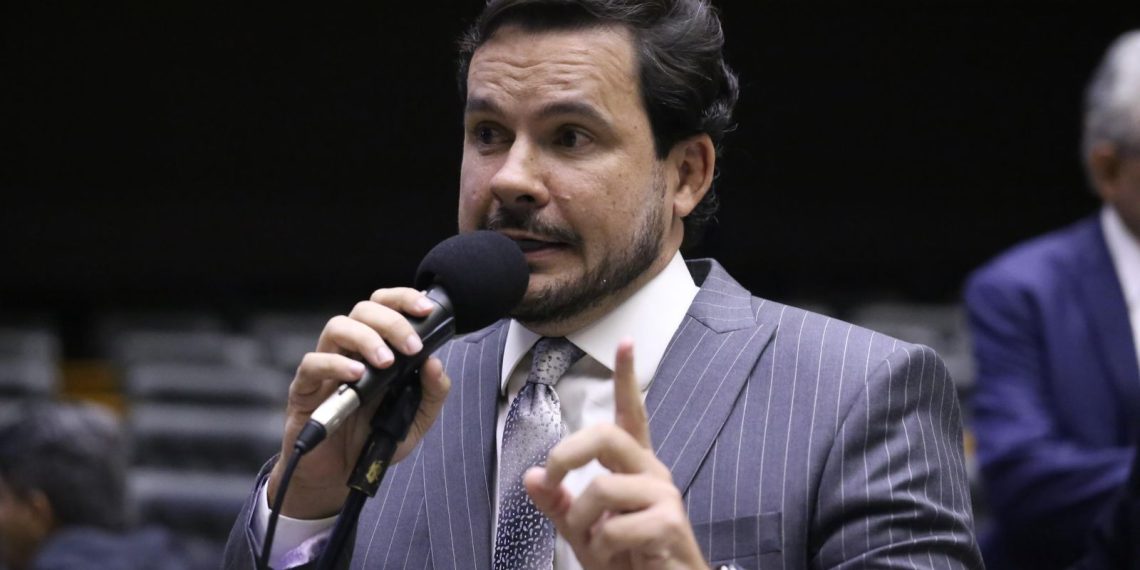 A liderança do parlamentar no levantamento mostra o desejo do povo amazonense pela mudança. Foto: Divulgação