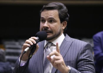 A liderança do parlamentar no levantamento mostra o desejo do povo amazonense pela mudança. Foto: Divulgação