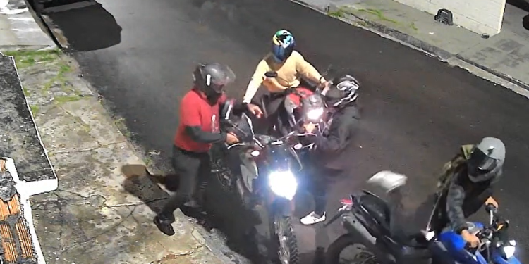 Até o momento, não há informações sobre a recuperação da moto ou a identificação dos autores do crime. Foto: Reprodução