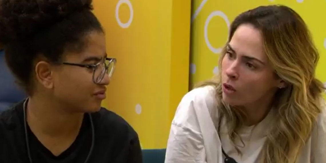 As duas estavam vendo Marciele dançando com outros aliados. Foto: Reprodução