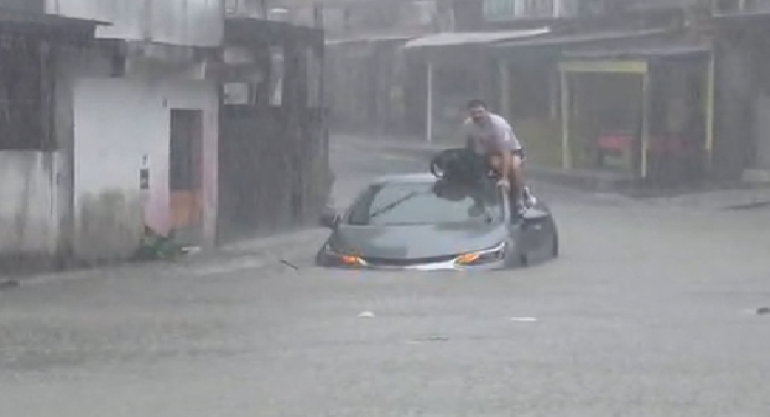O veículo morreu no meio do percurso, deixando-o sem saída. Foto: Reprodução