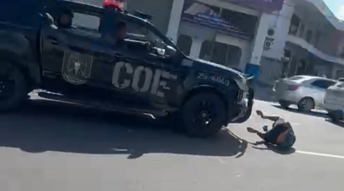 O suspeito, homem ainda não identificado, foi preso após uma corrida a pé, tentando fugir. Foto: Reprodução