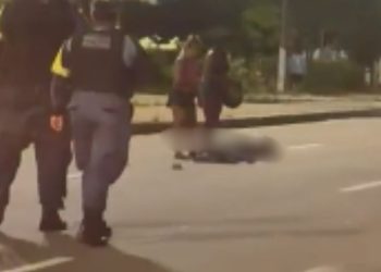 Vídeo: Motociclista fica ferid0 após c0lidir com cachorro e cair na zona sul de Manaus