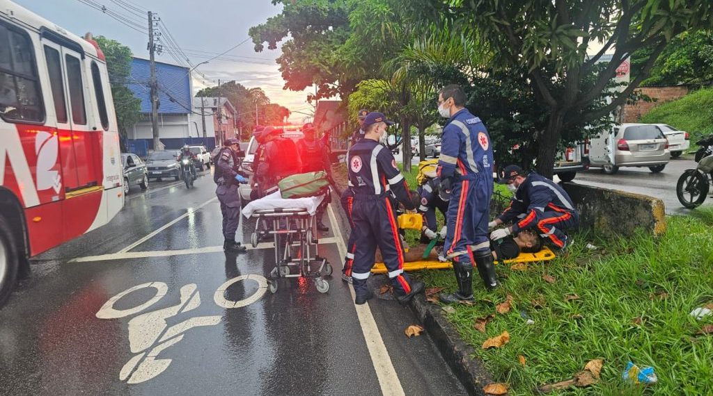 A vítima não aguentou o trajeto e caiu desacordada nas imediações do hospital João Lúcio. Foto: Reprodução