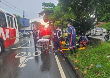 A vítima não aguentou o trajeto e caiu desacordada nas imediações do hospital João Lúcio. Foto: Reprodução