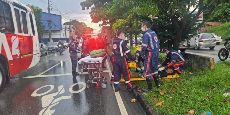 A vítima não aguentou o trajeto e caiu desacordada nas imediações do hospital João Lúcio. Foto: Reprodução