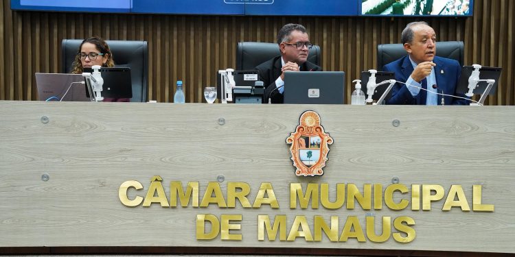 O parlamentar também fez um apelo para que o poder público e as instituições de ensino ampliem as ações voltadas à temática. Foto: Cleuton Silva e Eder França/Dicom