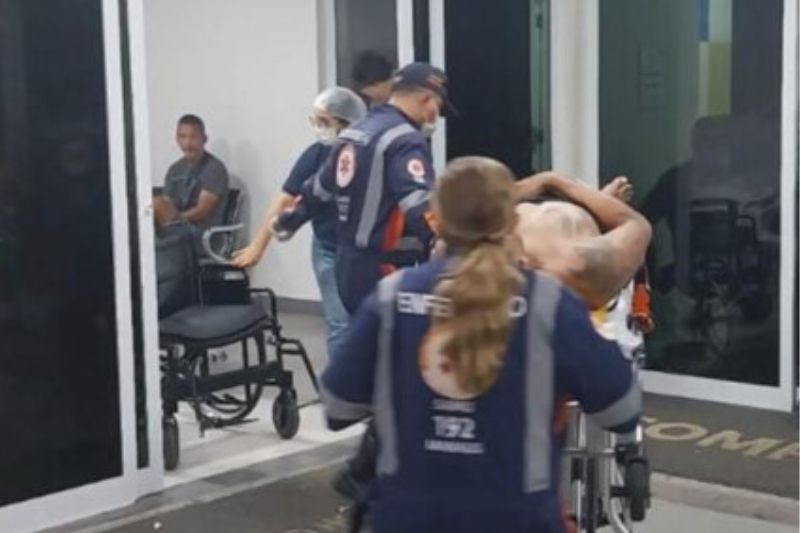 A vítima foi atendida por socorristas do Samu no local e posteriormente conduzida à unidade de saúde. Foto: Reprodução