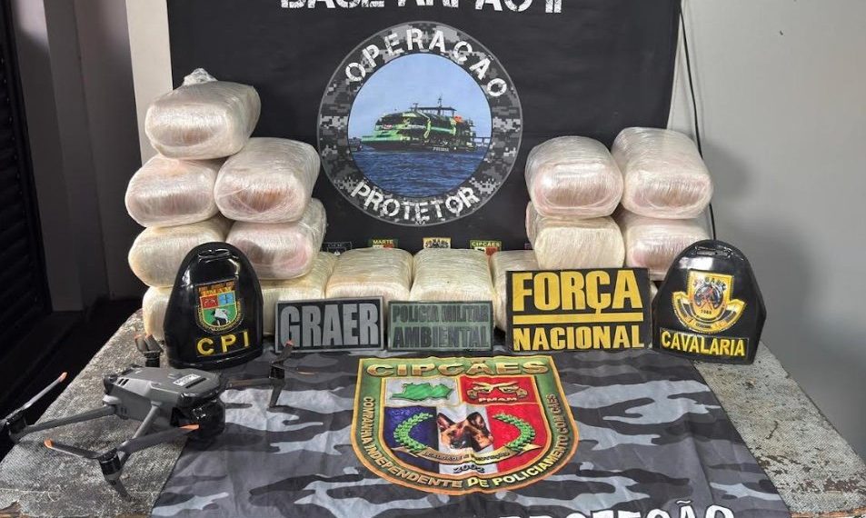 A droga estava oculta em caixas de papelão no interior de uma embarcação que realizava a rota entre Tefé e Manaus. Foto: Divulgação/PC-AM