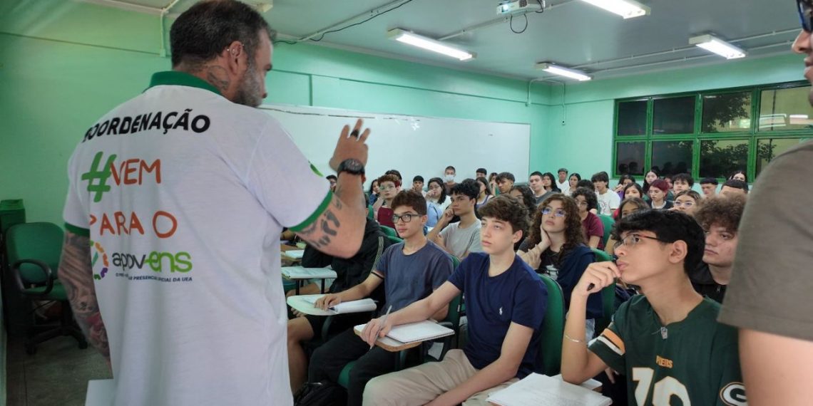 UEA abre 132 vagas remanescentes para o curso pré-vestibular AprovENS 2026