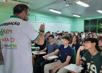 UEA abre 132 vagas remanescentes para o curso pré-vestibular AprovENS 2026
