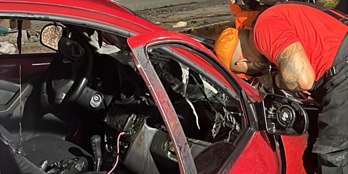 Carro pega fogo após sair de oficina na zona oeste de Manaus