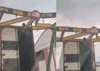 Caminhão atinge limitador de altura e trava avenida em Manaus