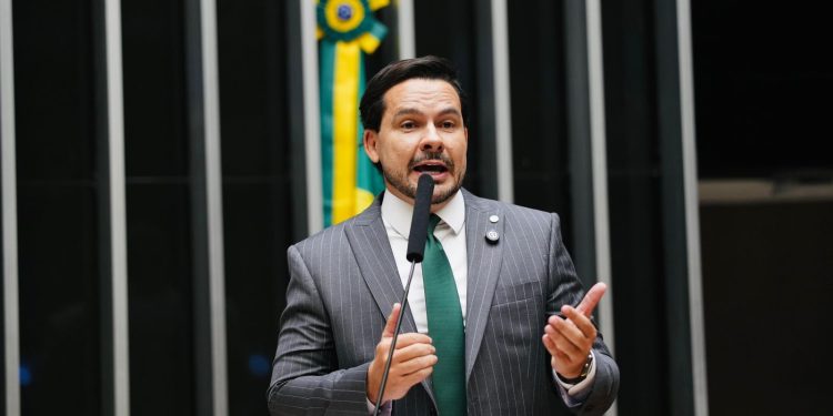 Parlamentar questiona recuo do DNIT mesmo após liberação do TRF-1 para continuidade das obras. Foto: Foto: Assessoria
