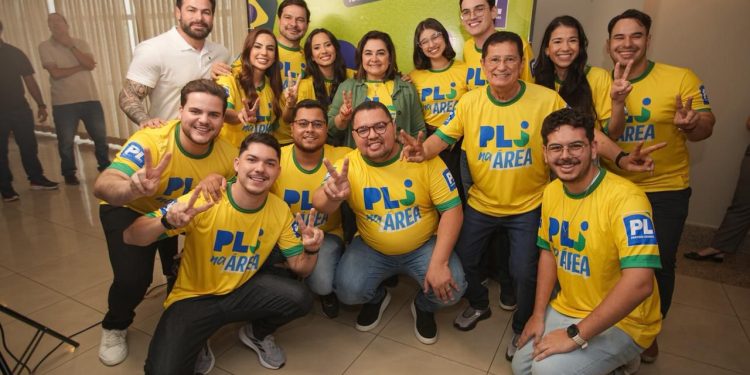 A Professora Maria do Carmo afirmou que saiu do evento 'com o coração cheio de esperança' ao ver o engajamento dos jovens na política. Foto: Thiago Poncio / Assessoria MC