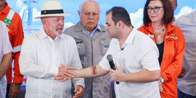 Durante agenda em Manaus, presidente fez anúncios nas áreas naval, logística, infraestrutura e energia. Foto: Alex Pazeuello, Mauro Neto, Antônio Lima e Tiago Corrêa/Secom