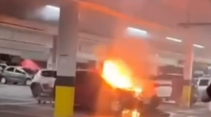 A brigada de incêndio do supermercado agiu rapidamente para conter o fogo. Foto: Reprodução