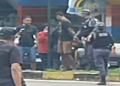 Com a violência do impacto, o homem foi lançado ao asfalto. Foto: Reprodução