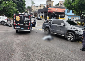 A área onde ocorreu a colisão foi isolada pelos agentes até a chegada da perícia criminal. Foto: Reprodução