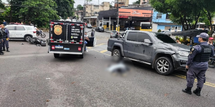 A área onde ocorreu a colisão foi isolada pelos agentes até a chegada da perícia criminal. Foto: Reprodução