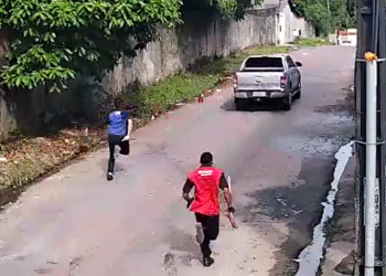 Os criminosos anunciaram o assalto e tentaram levar motocicletas da concessionária. Foto: Reprodução
