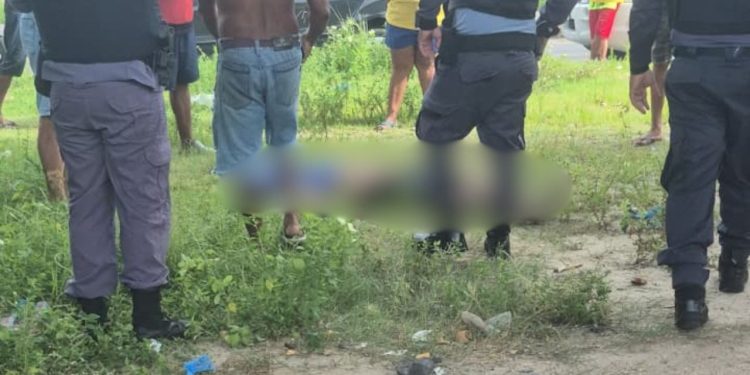 'Ferrugem', lavador de carros é encontrado morto boiando em igarapé de Manaus