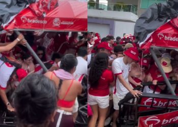Tumulto na fila do Bumbódromo derruba gradil e deixa torcedores caídos no chão