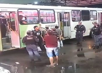 O coletivo trafegava em direção ao Terminal de Integração 3, no bairro Cidade Nova, Zona Norte. Foto: Reprodução