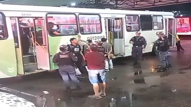 O coletivo trafegava em direção ao Terminal de Integração 3, no bairro Cidade Nova, Zona Norte. Foto: Reprodução