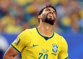 O meia do Flamengo se contundiu no primeiro tempo da vitória por 2 a 1 sobre o Japão. Foto: Reprodução/Internet