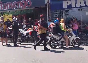 O acidente ocorreu exatamente na estrutura de uma parada de transporte coletivo da via. Foto: Reprodução