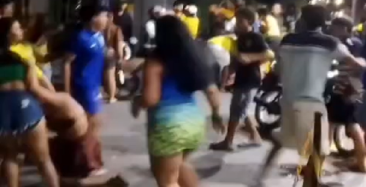 As imagens mostram múltiplos focos de agressão simultâneos. Foto: Reprodução