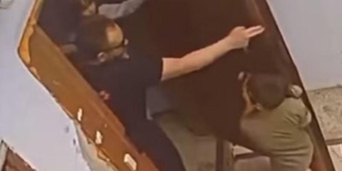 Vídeo: Menino de 5 anos impede sequestro de amiga e ajuda polícia a prender suspeito