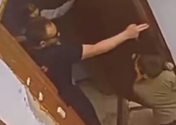 Vídeo: Menino de 5 anos impede sequestro de amiga e ajuda polícia a prender suspeito