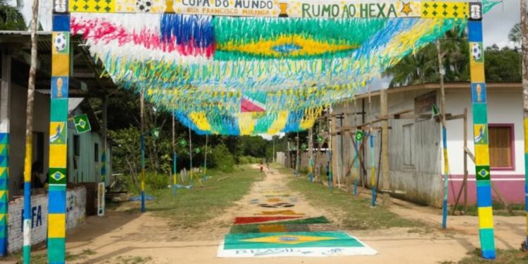 Com decoração simples, rua de Beruri vira destaque e viraliza na internet