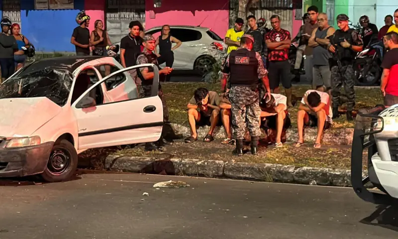 O impacto foi tão devastador que o automóvel capotou ao menos três vezes. Foto: Reprodução