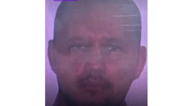 Apesar de estar usando capacete, ele não suportou a violência do impacto. Foto: Reprodução