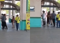 Apesar da agressividade dos golpes, a funcionária que ocupava o posto conseguiu escapar ilesa do ataque. Foto: Reprodução