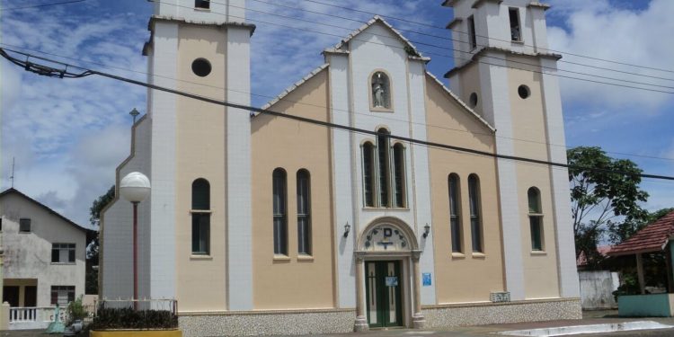 A vítima assistia a uma cerimônia de casamento na Igreja de Nossa Senhora de Aparecida. Foto: Gilmar Cavalcante / blog Eirunepé Minha Vida.