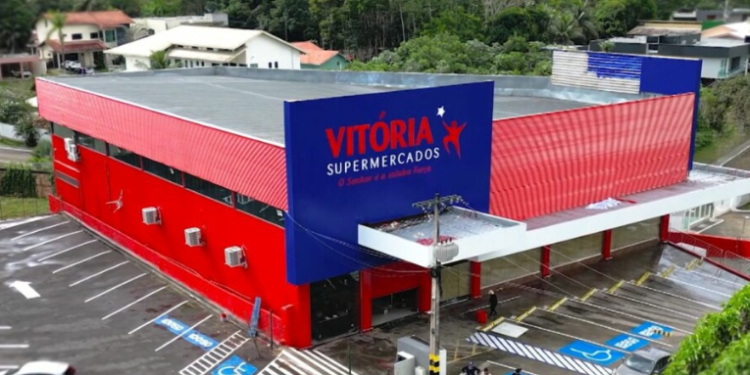 Vitória Supermercados é condenada a pagar R$ 500 mil por vender alimentos vencidos e impróprios em Manaus
