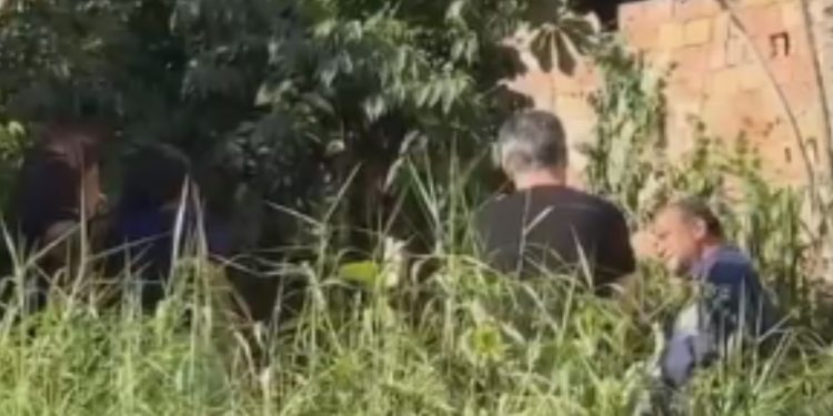 Fet0 é encontrado enterrado em cova rasa na Zona Leste de Manaus