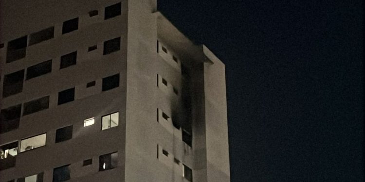 Vídeo: Apartamento pega fogo em condomínio na Zona Centro-Sul de Manaus