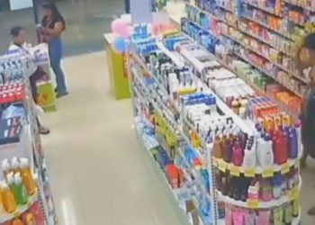 Vídeo mostra quatro mulheres furtando produtos de farmácia em Manaus; prejuízo passa de R$ 15 mil